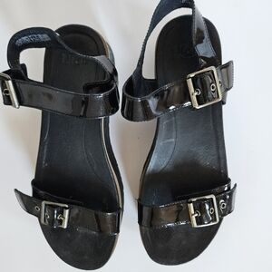 UGG Angie Leather Sandal Sz 8